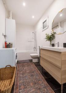 Charming and unique apartment with balcony by the Great Synagogue