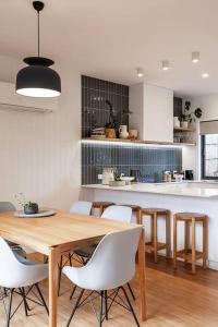 Convenient luxury home, minutes to CBD + hospital