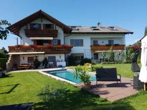 洛伦茨公寓酒店 - 布鲁克米赫尔