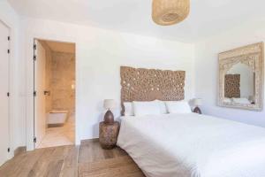 Brand new villa with pool for 8 people