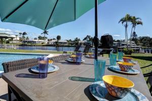 Canal Front Home with Pool - Strutture non classificate a Cocoa Beach