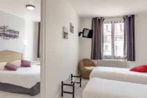 Hotels Hotel Le Bourgogne : Chambre Quadruple Premium