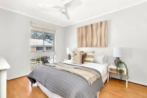 Heart of Henley - A Homey Hideaway by the Beach - Findon