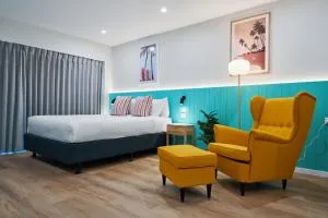 Red Star Palm Beach - Currumbin