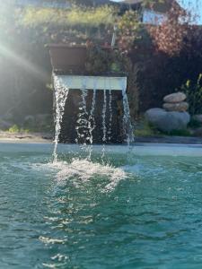 Cabaña, quincho, piscina y hermosas estrellas
