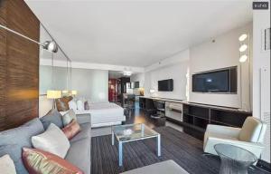 Luxury Hotel Suite With Private Strip View Balcony