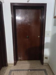 Rosa Black 2BR Suite with Hot Tub, Gym & Office