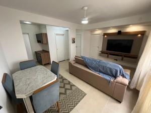 Apartamento no Guaruja, Praia Pitangueiras, 2 dormitórios, reformado.