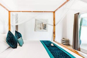 Stylish Three Bedroom Villa Near Atlas Beach Club & Beach.