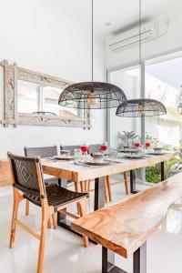 Stylish Three Bedroom Villa Near Atlas Beach Club & Beach.