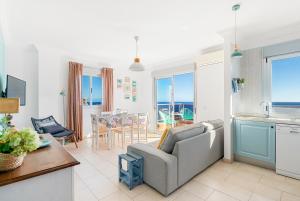 Boutique apartment with BBQ terrace and ocean views