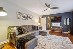 Spacious 4BR Retreat in Vibrant Smyrna Near Lakes - 马布勒顿