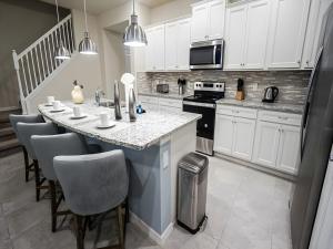 Pacific Brand New 5BR TH Pool in Windsor Island