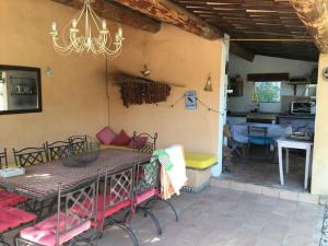 Villas FLC - Large Charming House - Swimming Pool : photos des chambres