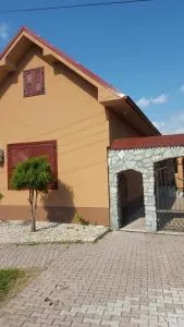 索尔纳亚斯基纳膳食公寓酒店 - Mošovce