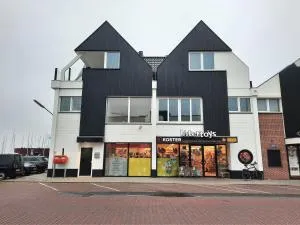 Bij de Haven op Urk - 于尔克
