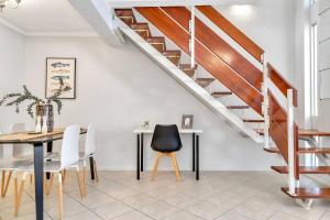 Heart of Henley - A Homey Hideaway by the Beach