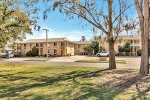 Heart of Henley - A Homey Hideaway by the Beach