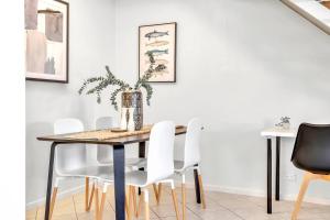 Heart of Henley - A Homey Hideaway by the Beach