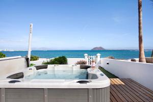 Villa with Sea View room in Luxury Oceanfront Villa