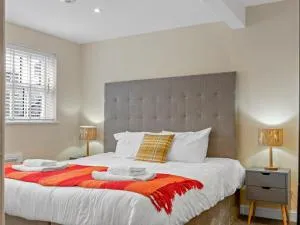 Pass the Keys Newly Renovated 2 Bedroom Town Centre Apartment - 阿尔弗斯顿