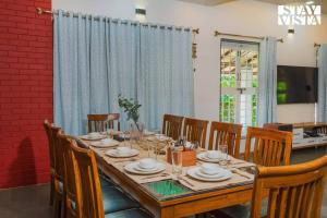 StayVistas Hill Crest Mansion - 4BHK Pet-Friendly Villa with Private Pool