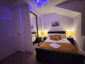 Beautifully Fab 3 bedroom 4 beds New home 8 guests Stretford Trafford - Стретфорд