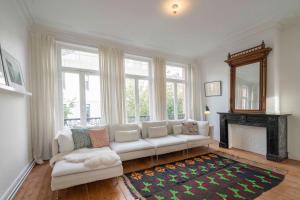 SHWAY - The Handshake House