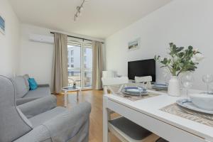 Business Apartment PKP Aleje Jerozolimskie by Renters