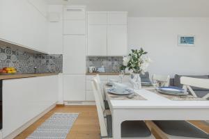 Business Apartment PKP Aleje Jerozolimskie by Renters