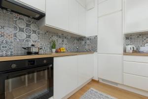 Business Apartment PKP Aleje Jerozolimskie by Renters