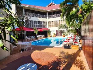 Altamont Court Hotel - Cane River