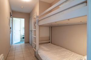 Appartements Les Thermes 421- Appt pour 4 avec piscine partagee : photos des chambres