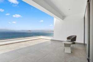 Villa Artemis - New Magnificent Beachfront Villa with Infinity Pool!