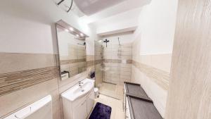 Chaplin Apartment - Free Garage Parking 