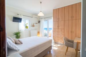 Kondarini Sea View Villa, Just 290m from the beach, by ZanteWize