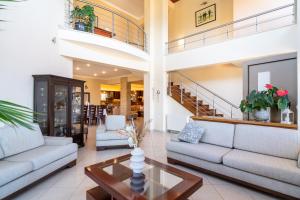 Kondarini Sea View Villa, Just 290m from the beach, by ZanteWize