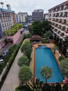 Quiet Patong Apartment near Night Life & Good Food