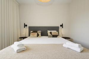 Luxurious frontline golf apartment in Elviria