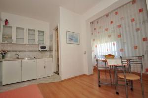 Apartment in Duće with sea view, balcony, air conditioning, WiFi (3425-1)