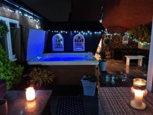 Dungarvon House B&B, Luxury, Garden Hot Tub, Private Summerhouse, EV Point , 3x Bedroom Options