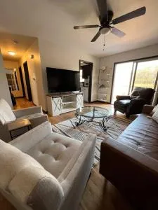 Cozy, fully remodeled home near downtown KC - 雷内克萨