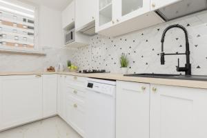 Warsaw City Center Skylines Apartment by Noclegi Renters