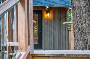Peaceful Pines Treehouse