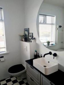 2 bedroom apartment with a loft- close to downtown