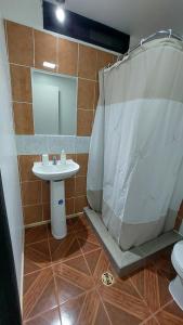 Pieza independiente 2 camas con estacionamiento