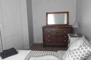 Appartements Bel appartement en pierre de 100 m2 avec cour. : photos des chambres