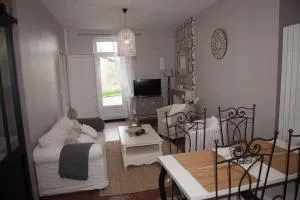 bel appartement en pierre de 88 M2 charme d’antan - Arcins