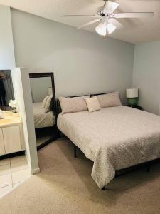 Private Retreat Under Oak Canopy