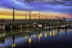 Private Retreat Under Oak Canopy